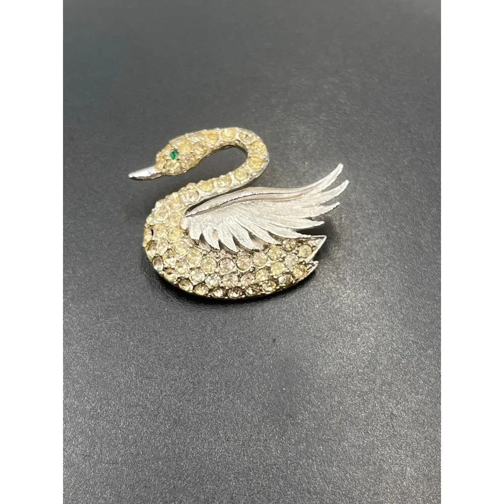 Kenneth Lane‎ Signed Vintage Green Eye Pave Swan Brooch